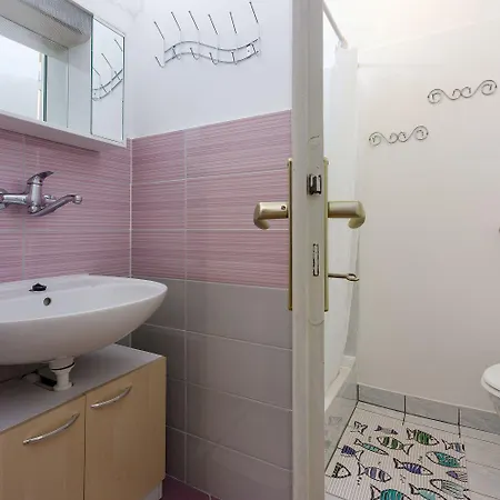 アパート Helles Nur 190 Meter Zum Mit Meerblick, Privater Terrasse, Wifi ドラマリ